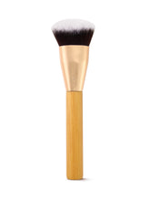 maneaterâ„¢ foundation stick brush